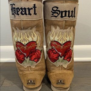 Koolabura Uggs Embroidered Heart suede boots